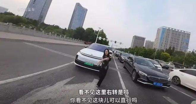 司机气到流产公布完整行车记录仪河北女司机与骑手冲突后续：女(图3)