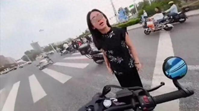 司机气到流产公布完整行车记录仪河北女司机与骑手冲突后续：女(图12)